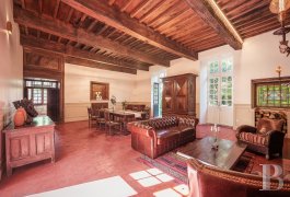 An elegant 17th-century manor house and overhanging gardens, in Autoire, in the Lot department  - photo  n°6